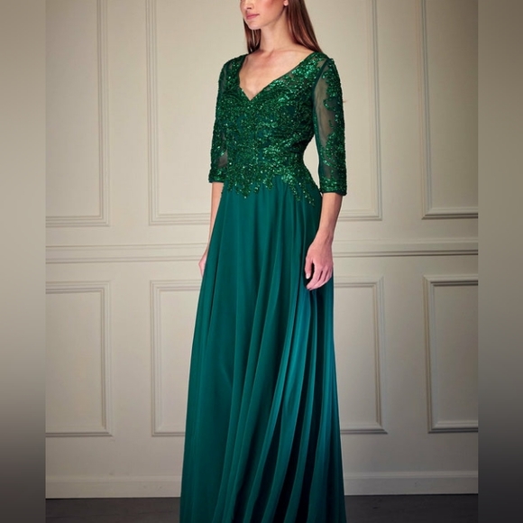green emerald velvet dress Long Formal Mother of The Bride Dress main image 1